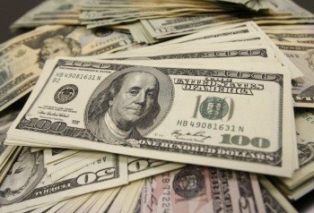Курс доллара вырос, евро снизился на валютных торгах вторника